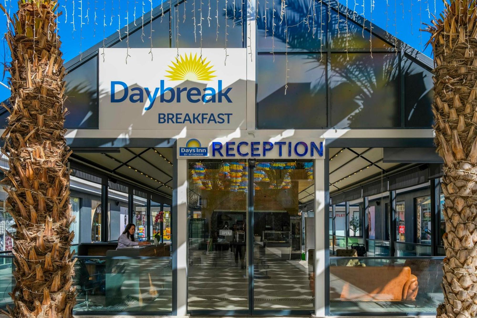 Days Inn By Wyndham Алания Экстерьер фото